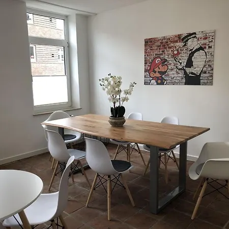 3,5-zimmer Mit Balkon Und Zwei Stellplatze Lägenhet