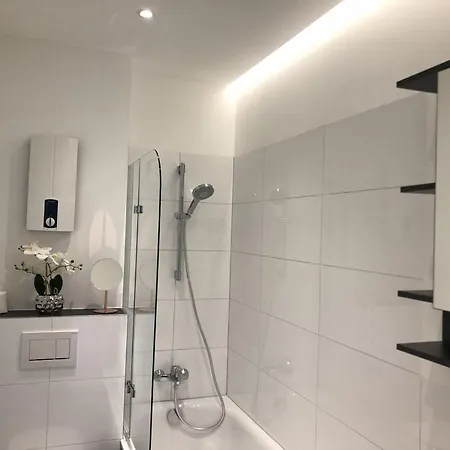 3,5-zimmer Mit Balkon Und Zwei Stellplatze * Stuttgart