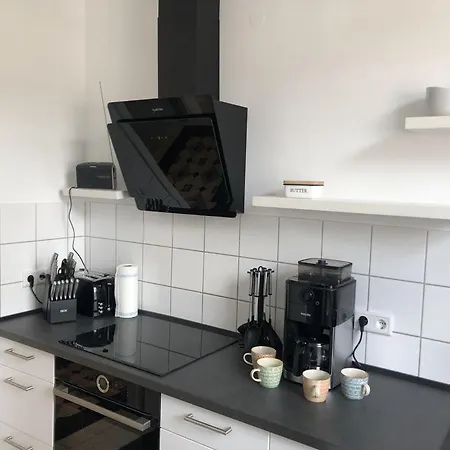 3,5-zimmer Mit Balkon Und Zwei Stellplatze Lägenhet