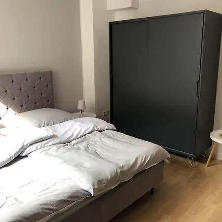 3,5-zimmer Mit Balkon Und Zwei Stellplatze Lägenhet Stuttgart