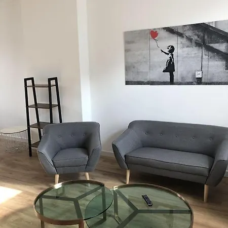 3,5-zimmer Mit Balkon Und Zwei Stellplatze Lägenhet *